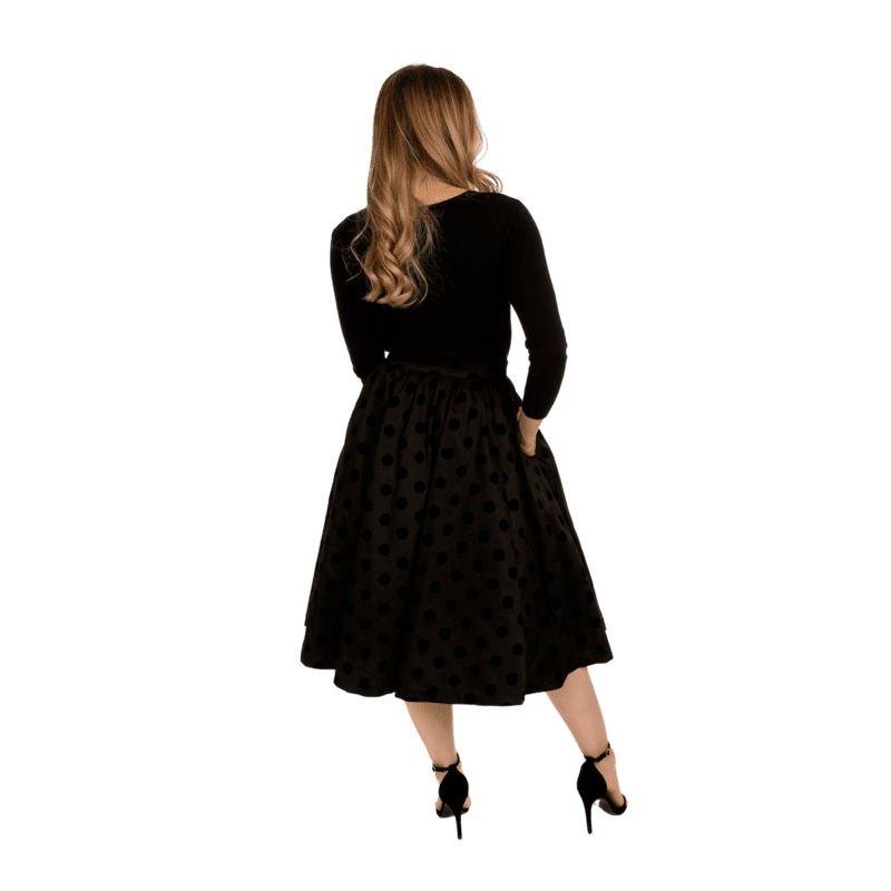 Áčková retro sukňa čierna s bodkami