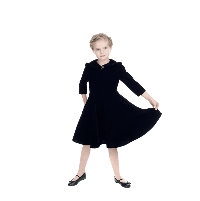 Detské zamatové šaty v čiernej farbe
